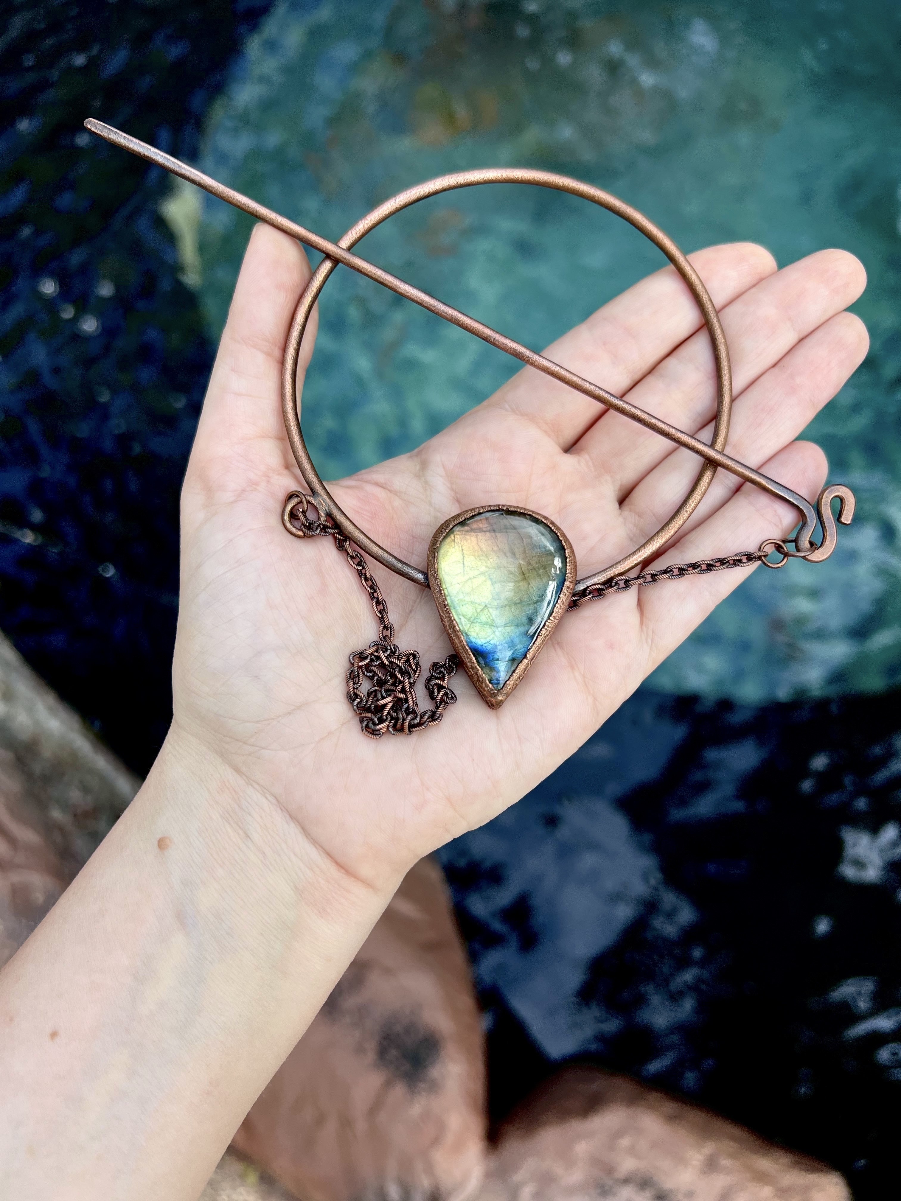 Copper hair pin with a labradorite cabochon for dreads and locs - Image 2